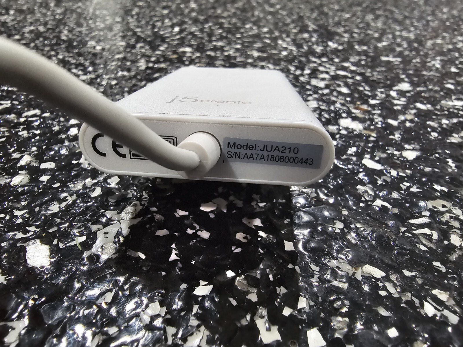 j5create USB to VGA Display Adapter JUA210 for Windows & Mac