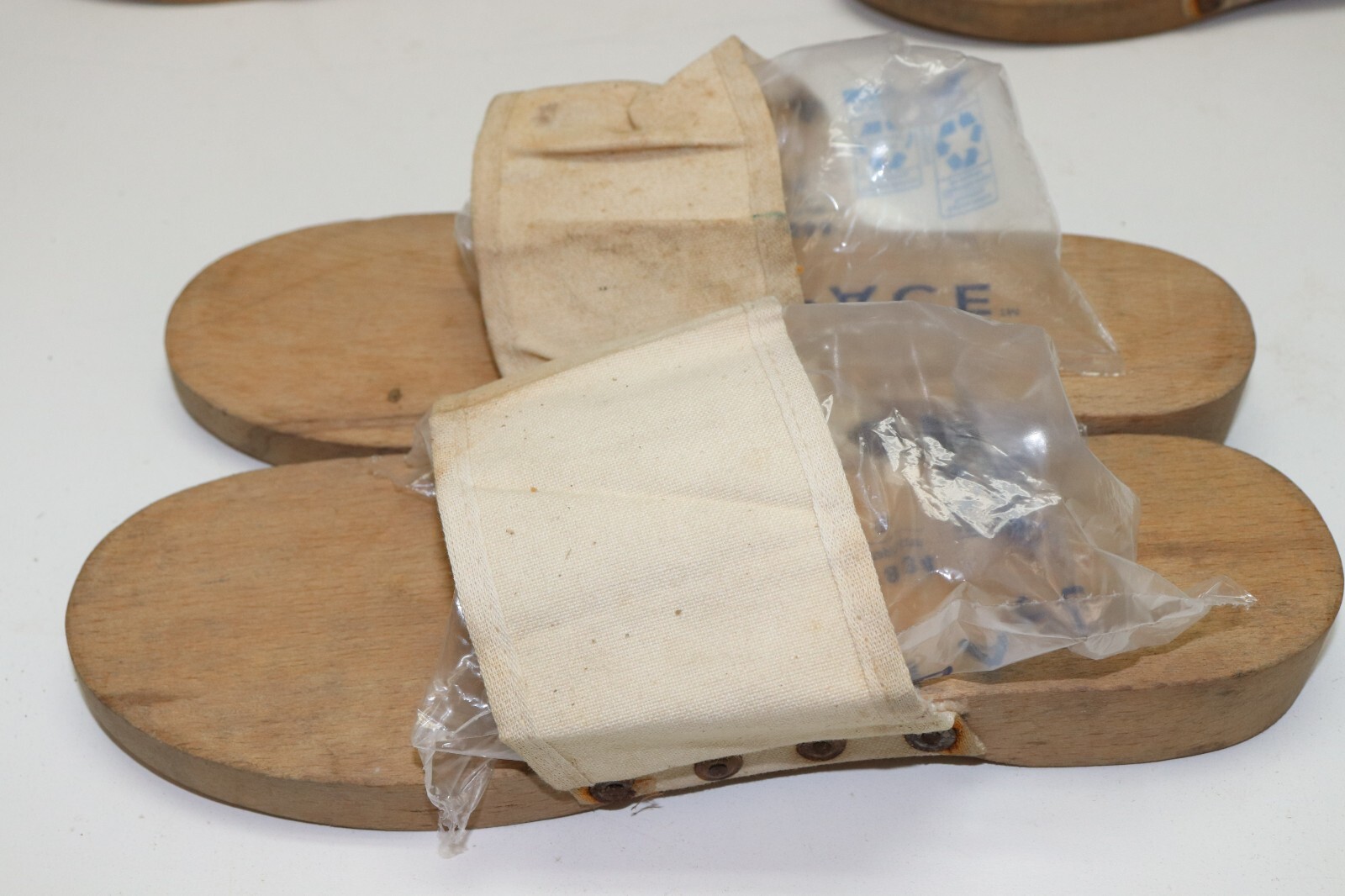 WWII Japanese Wooden Sandals Clogs Geta size Medium 10.5inL x 3 5/8W pair M9879