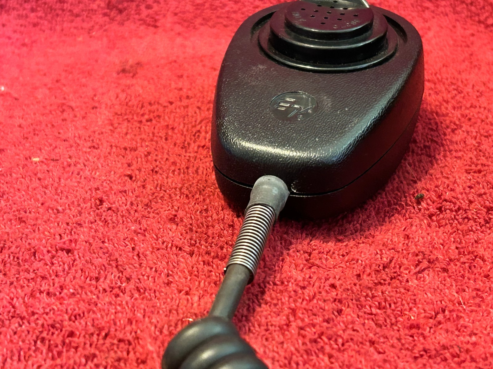 ELECTRO-VOICE MODEL 602T TRANSISTORIZED NOISE CANCELLING HANDHELD MICROPHONE