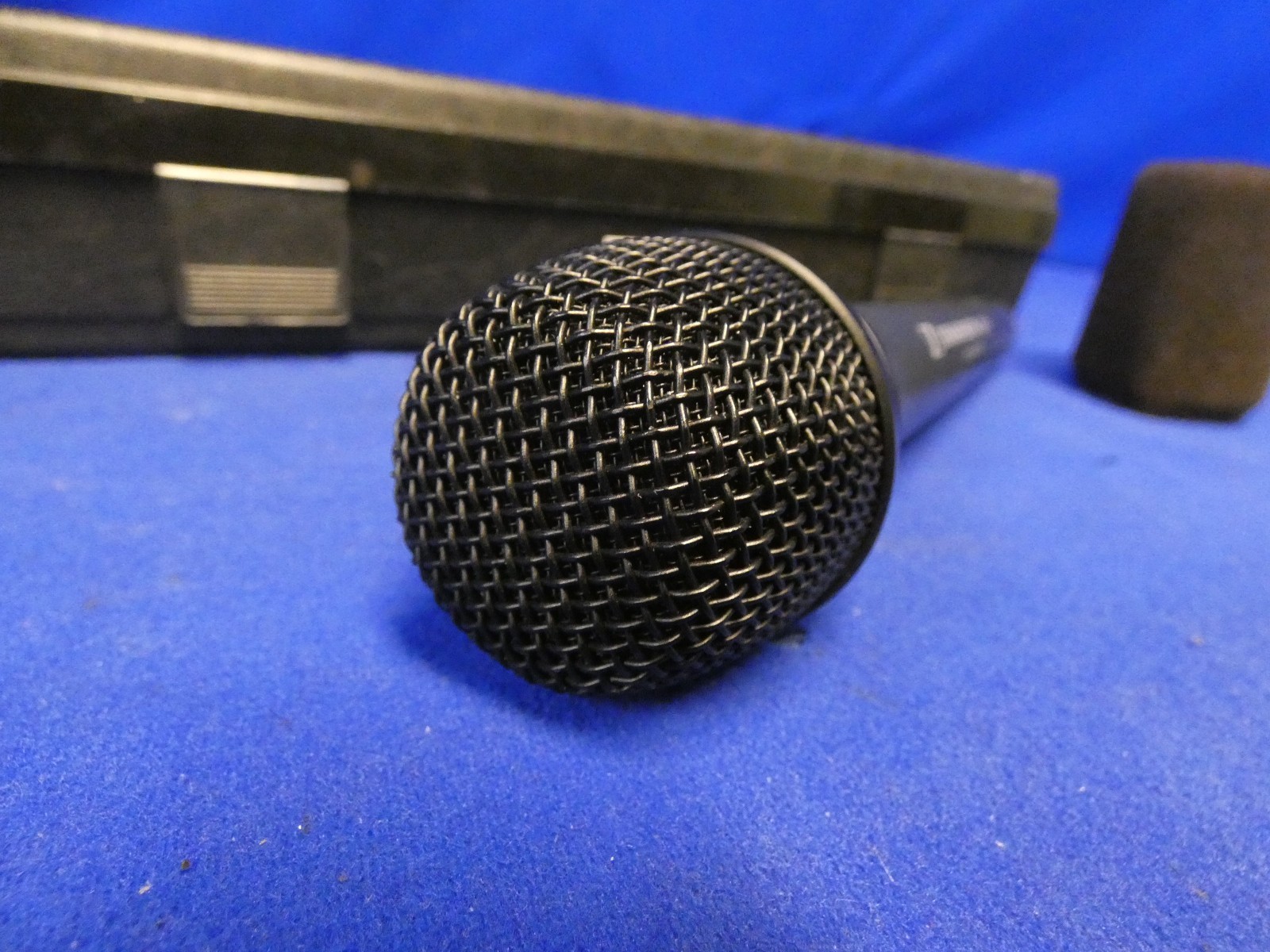Sennheiser MD 46 Cardioid Dynamic Microphone w/Sennheiser Hard Case w/Windscreen