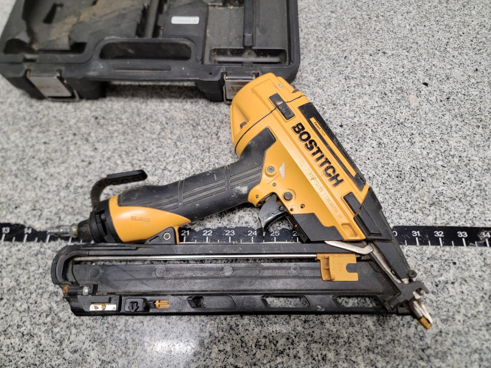 BOSTITCH BTFP72155 Smart Point 15 Gauge Finish Nailer