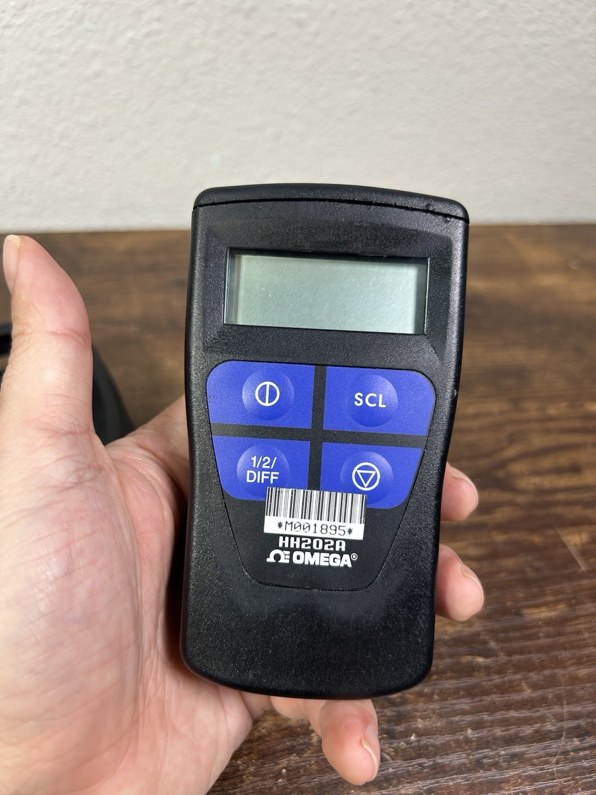 Omega HH202A - microprocessorbased handheld thermometer - Tested Working