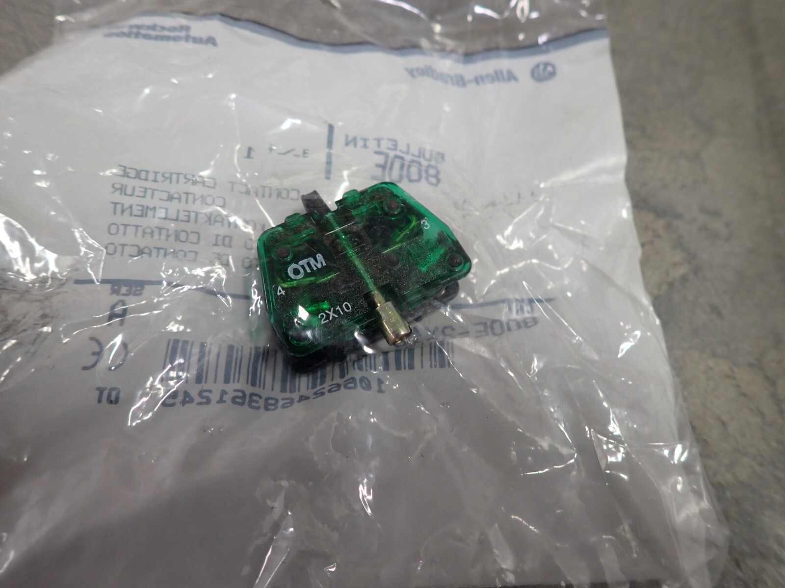 NEW FACTORY SEALED (Lot of 4) Allen-Bradley 800E-2X10 Contact Cartridge Green