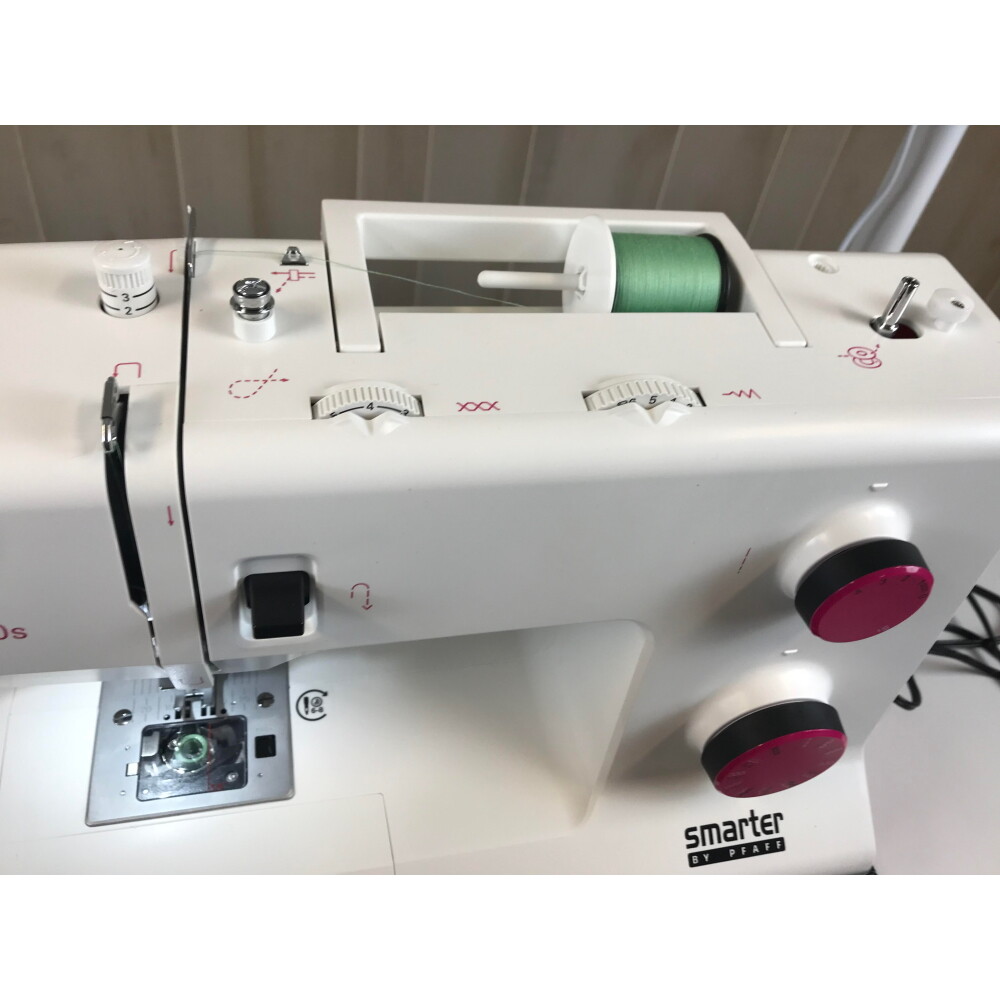 Pfaff Smarter 160s Sewing Machine with Top Drop In Bobbin New