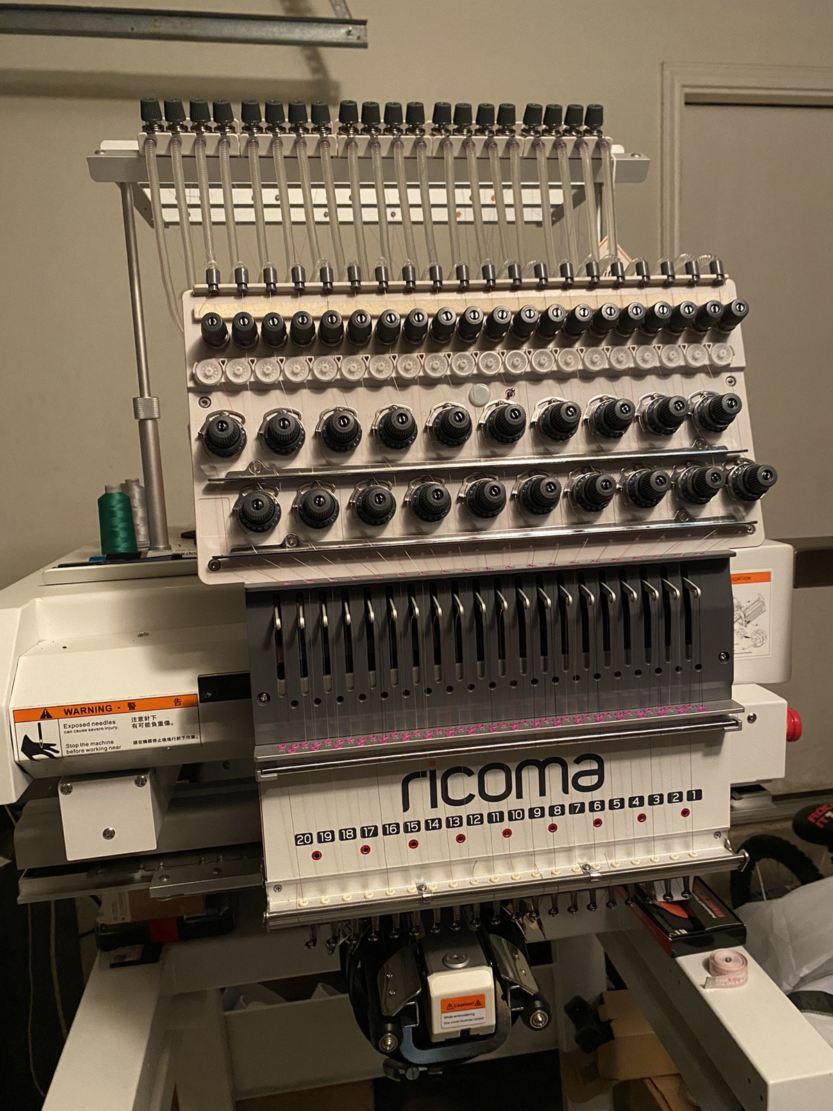 Marquee 2001Single-head commercial embroidery machine