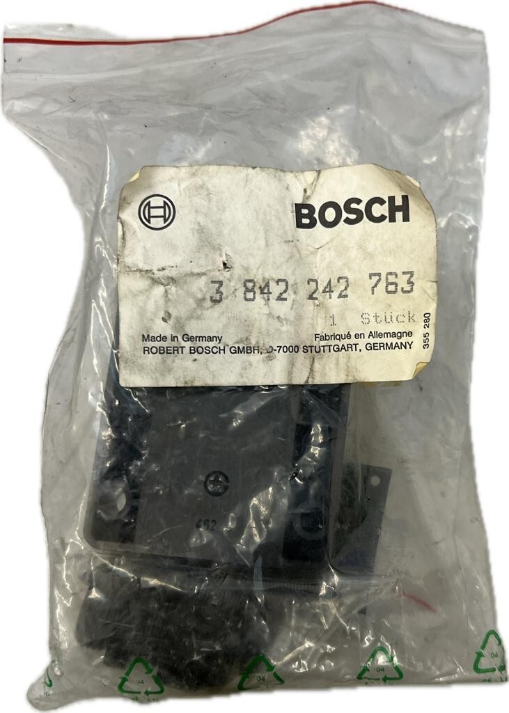 Bosch 3 842 242 763 surface-mounted connector distributor 8 x/base plate coupling