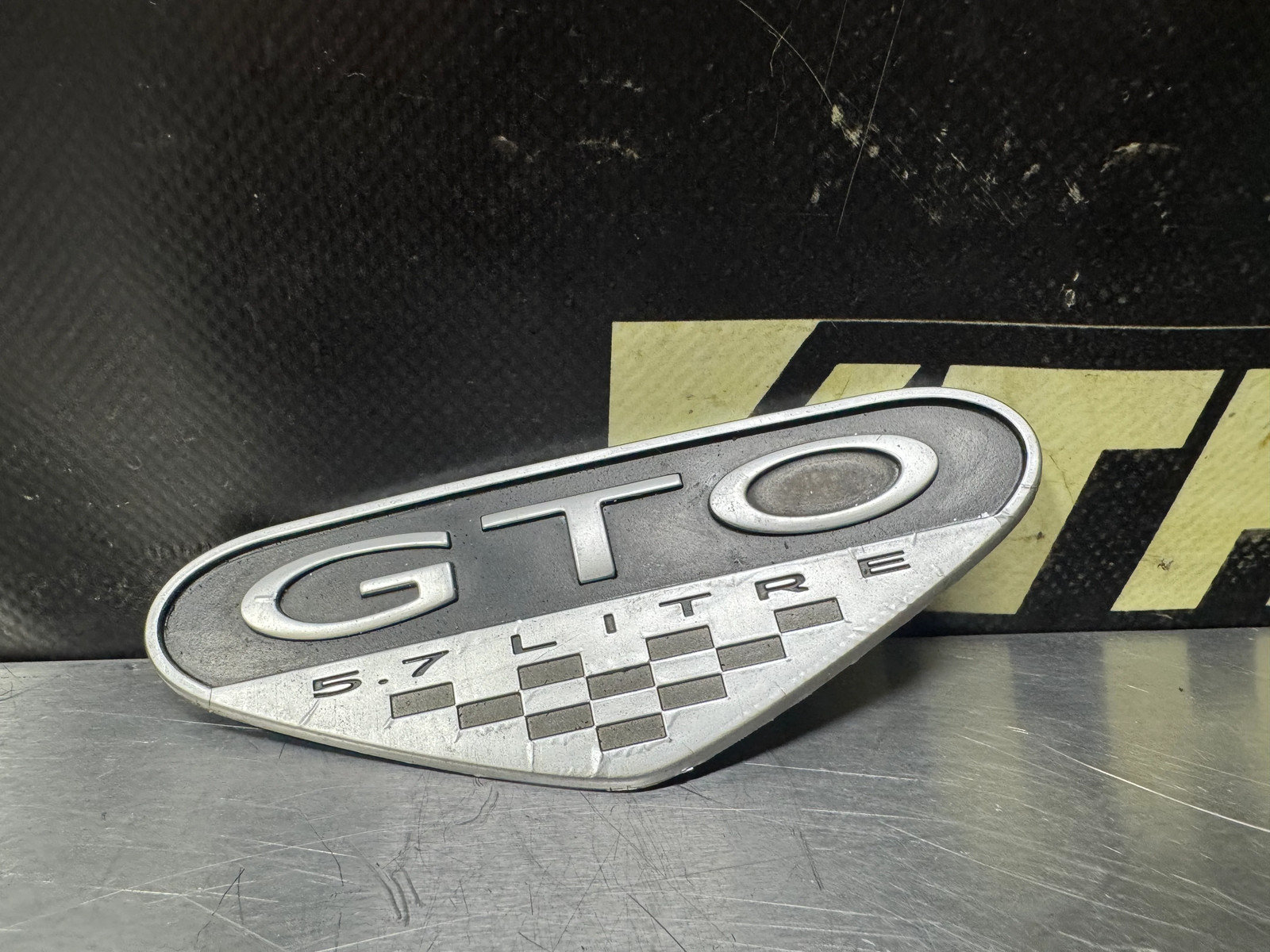 2004 PONTIAC GTO 5.7L FENDER BADGE 5.7 LITRE OEM #N622