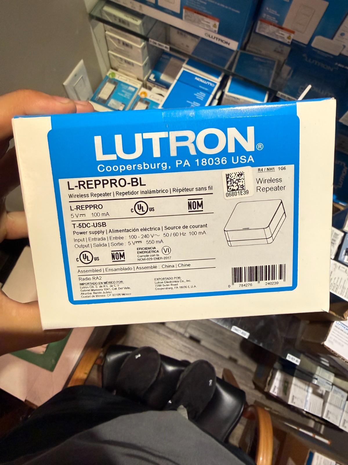 Lutron L-REPPRO-BL RA2 Select RadioRA2 Wireless RF Range Extender Repeater Black