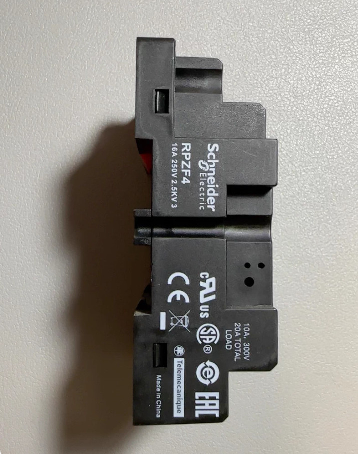 1PC NEW Schneider Relay base RPZF4 #YY
