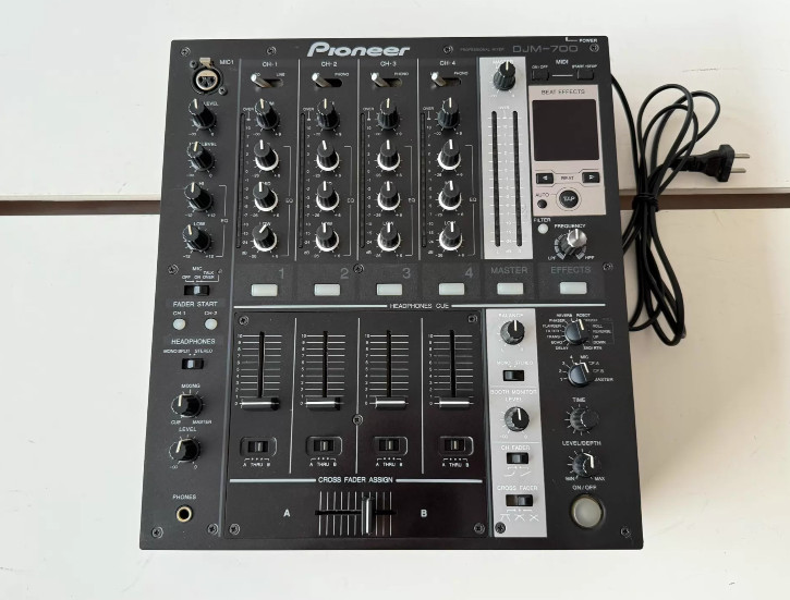 1pcs Pioneer DJM-700 Mixer Console