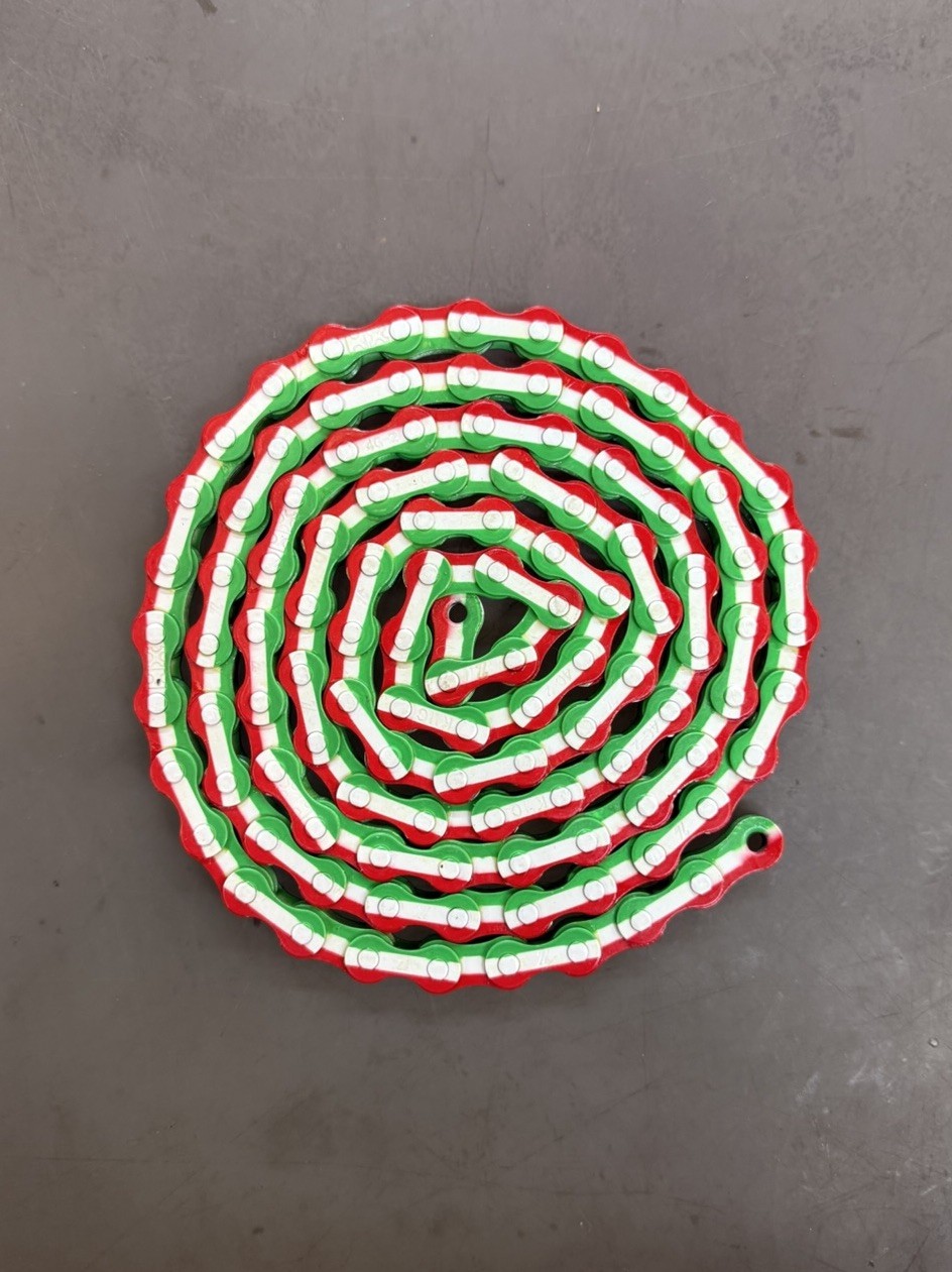 Red/White/Green KMC Bicycle chain 1 speed 1/2x 1/8 113L
