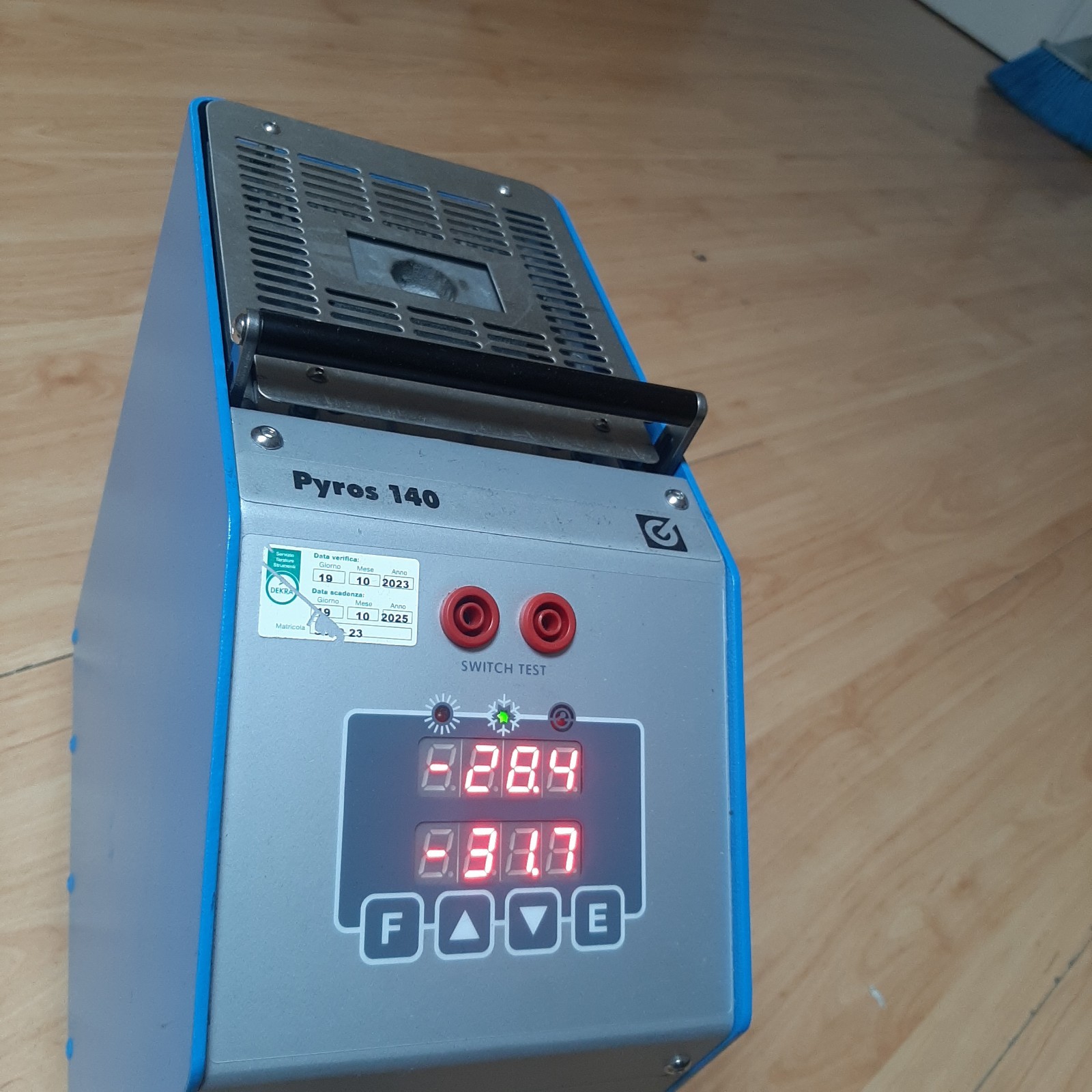 Giussani PYROS 140 Portable Temperature Calibrators