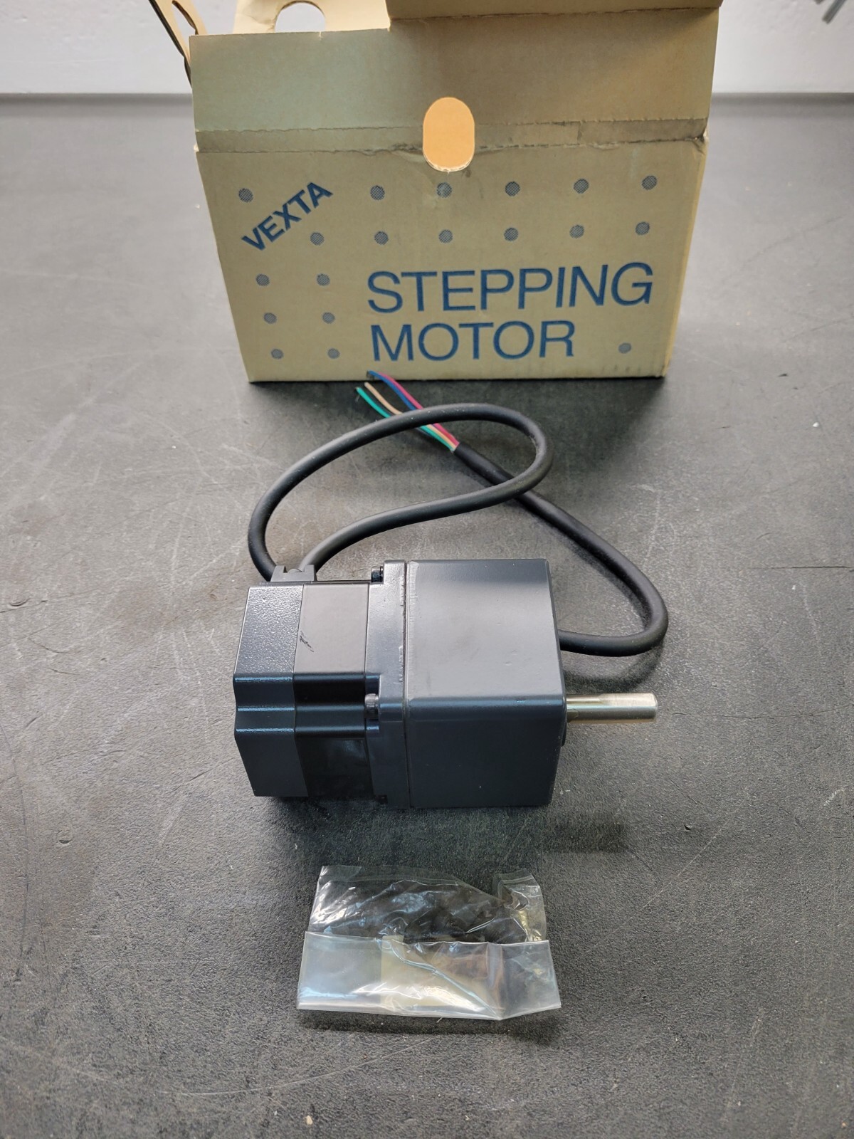 NEW Oriental Motor Vexta PK564AU-TG30 Stepping Motor