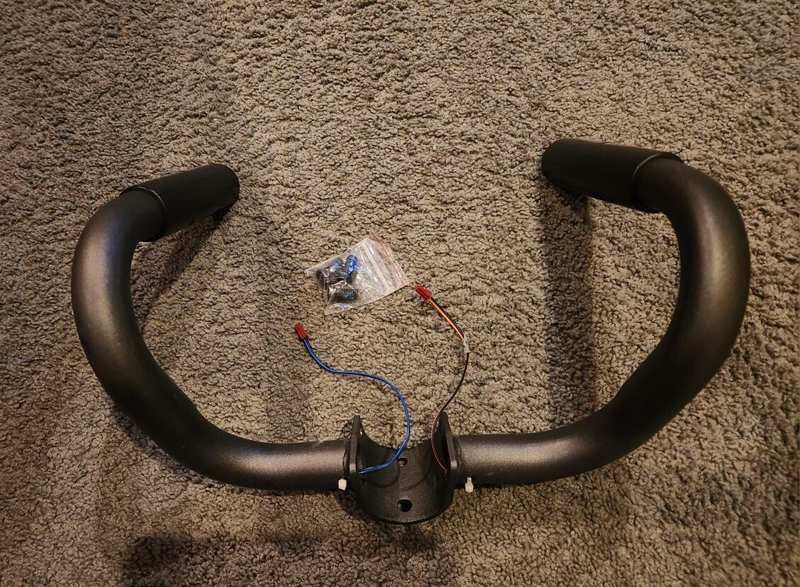 Gold's Gym Stride Trainer 595 Eliptical Machine Heart Rate Handles