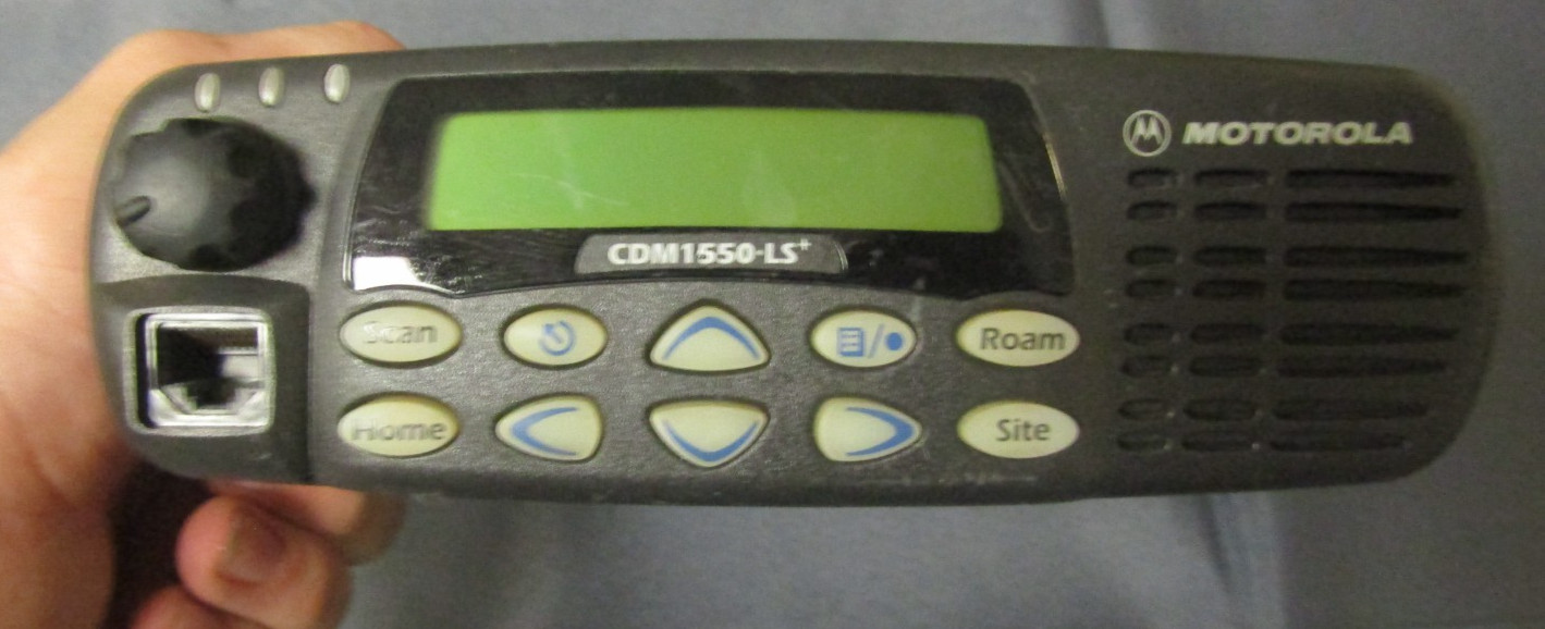 Motorola CDM1550 LS+ 403-470 MHz UHF Two Way Radio w Mic AAM25SKF9DP6AN