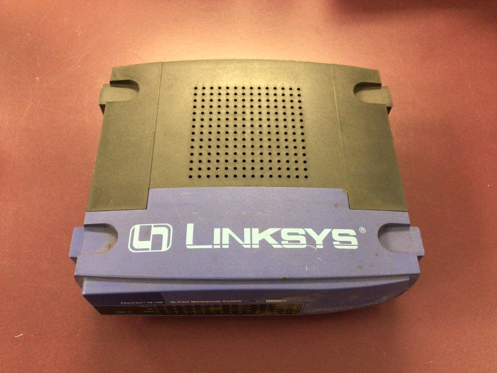 Linksys EtherFast 10/100 (Model EZXS16W) 16-Ports External Workgroup Switch