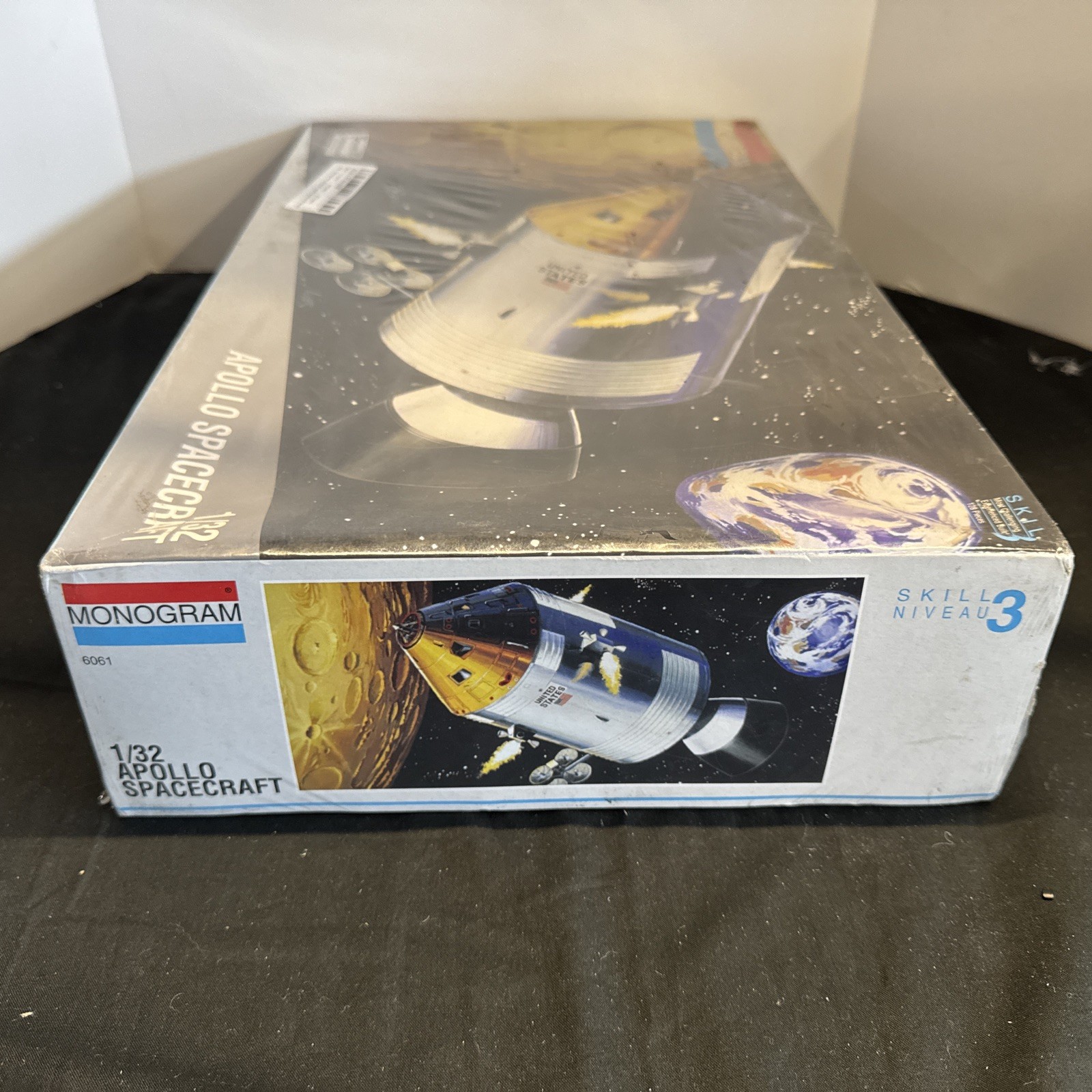 18-5083 MONOGRAM 1:32 Scale APOLLO SPACECRAFT Plastic Model Kit - Unopened NEW