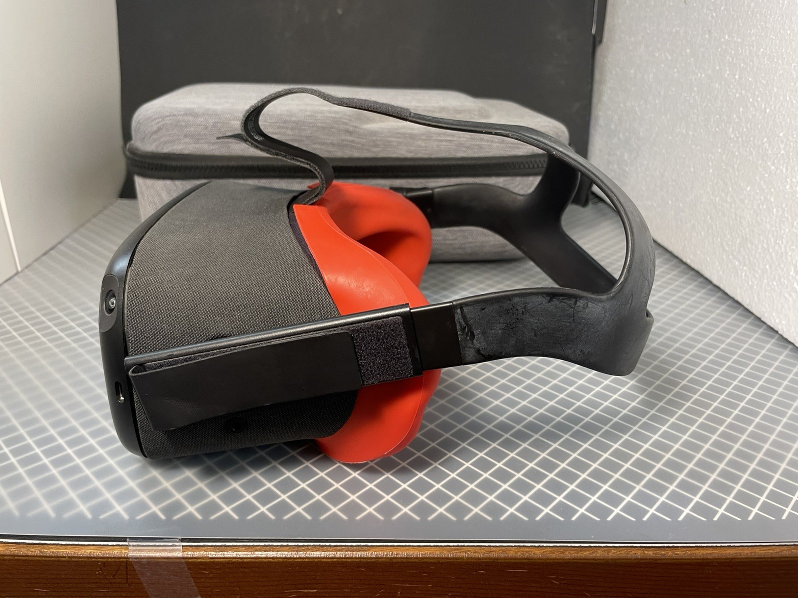 Oculus Quest 1 (64GB) - Complete Bundle w/ Carrying Case, Display Stand