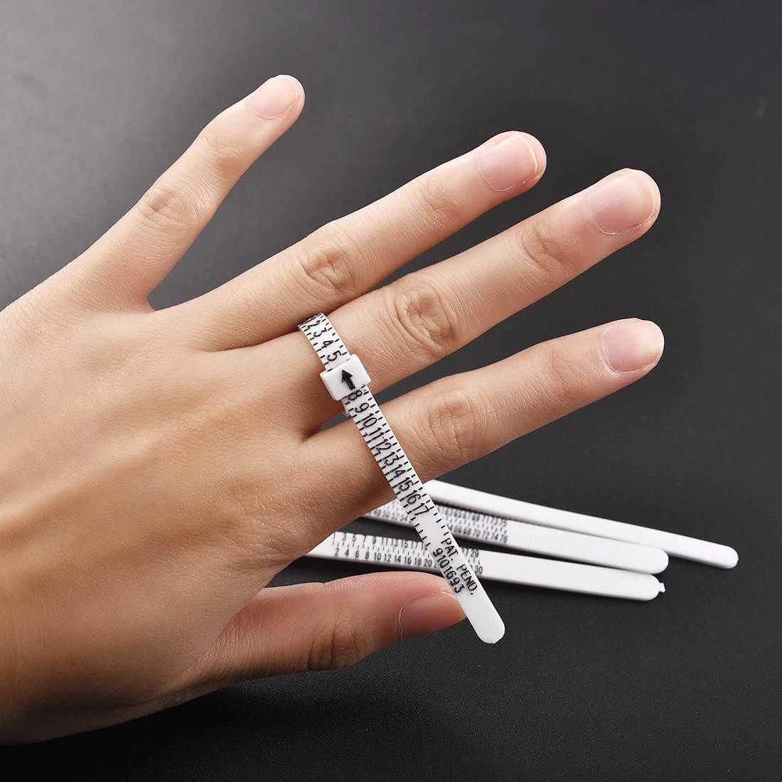 2PCS Ring Sizer Measure Tool Gauge Plastic Finger Sizing Finder Reusable 1-17