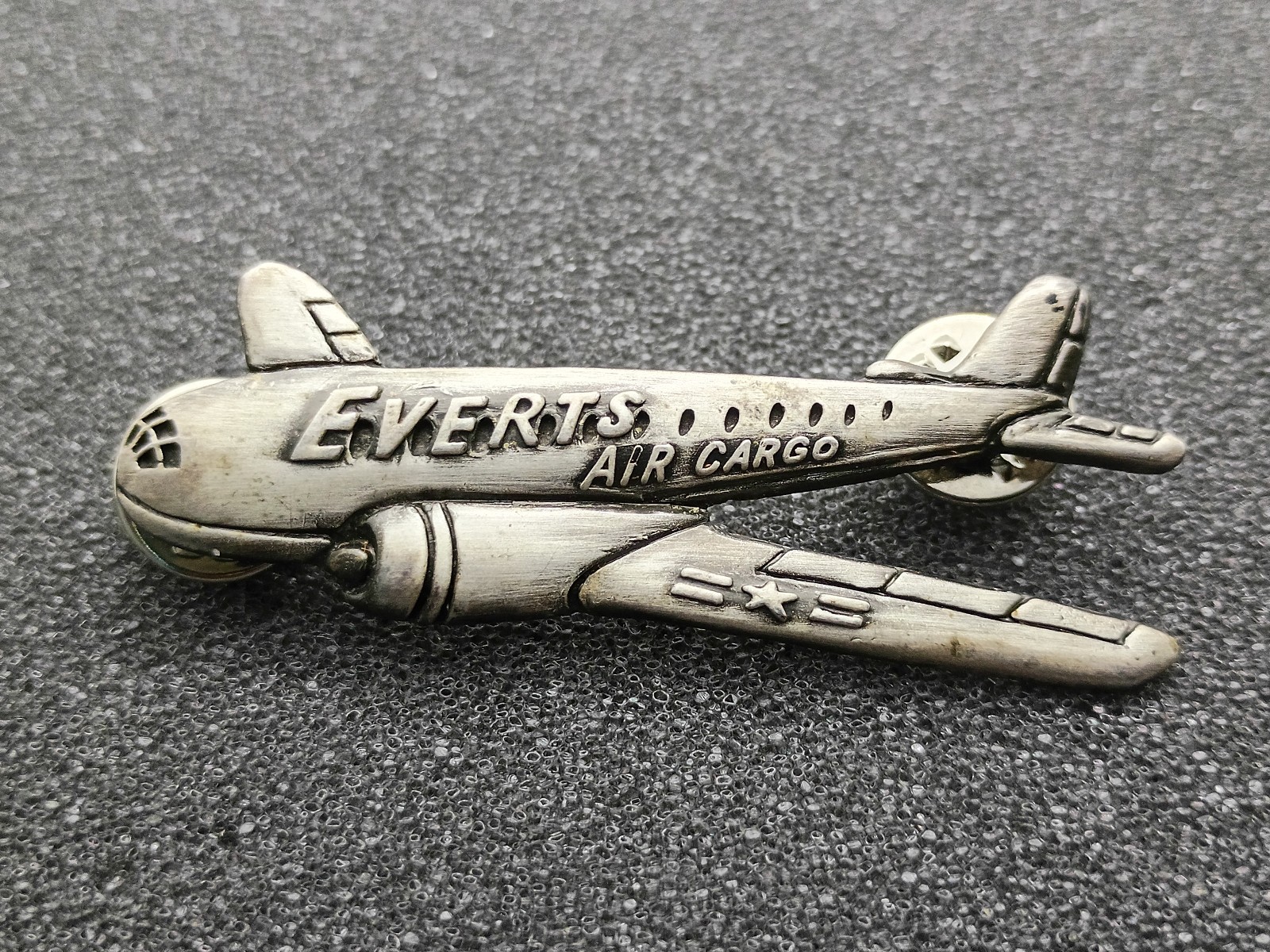 Everts Air Cargo Pin