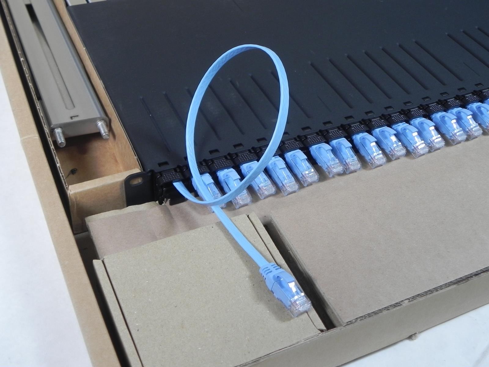 Patchbox P60UTPXC6AX24B Retractable Cat6a UTP Retractable Patch Panel System