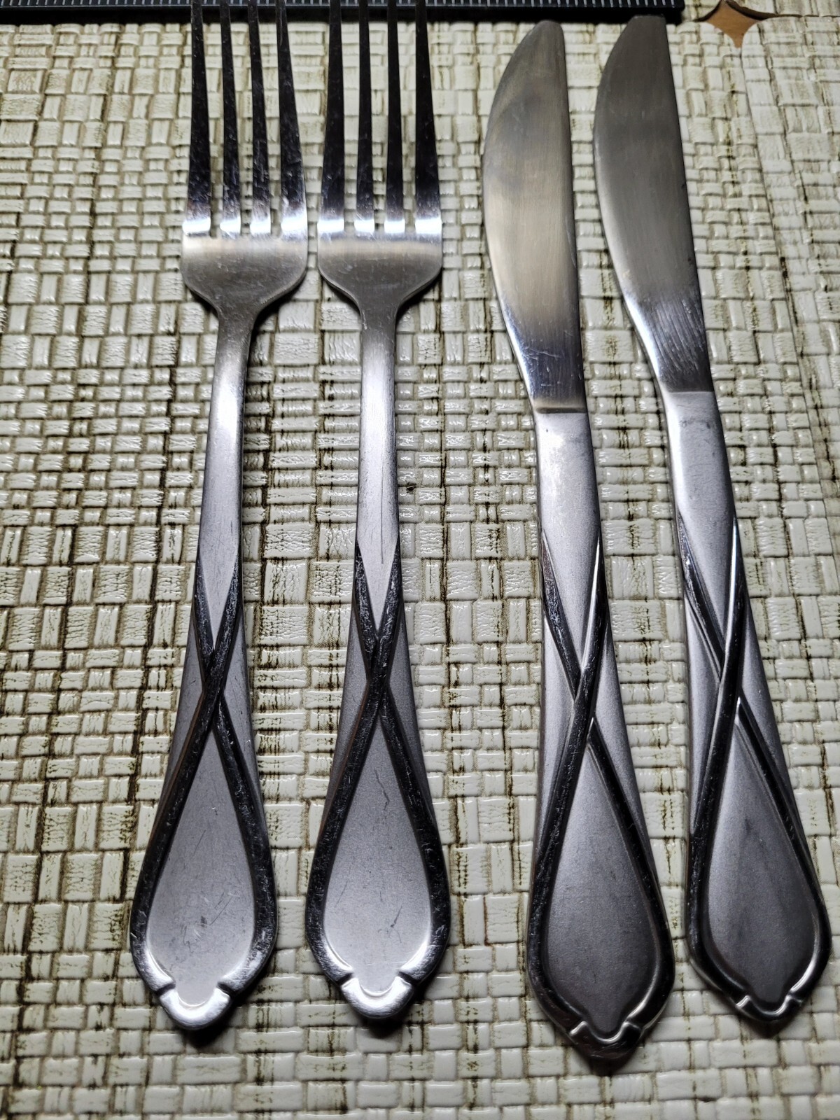 CAMBRIDGE Heather Sand Flatware Silverware 4 SPOONS 4 FORKS 4 DINNER KNIFES