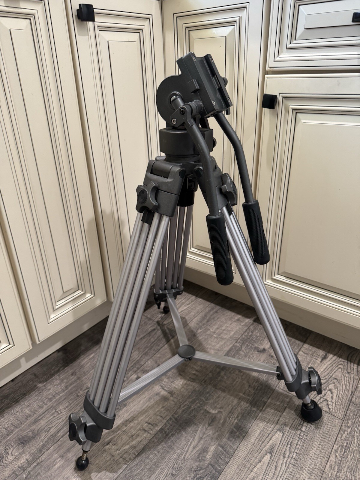 Ravelli AVTP 55" Video Camera Tripod With Fluid Head Heavy Duty