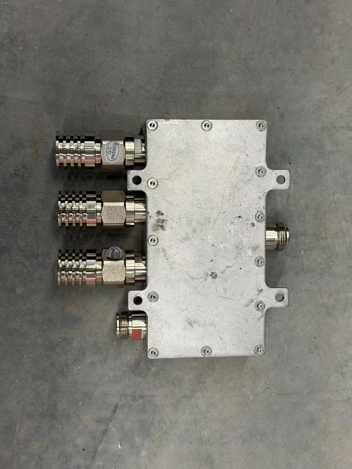 Ericsson / RF telecom unit — a GPS signal splitter