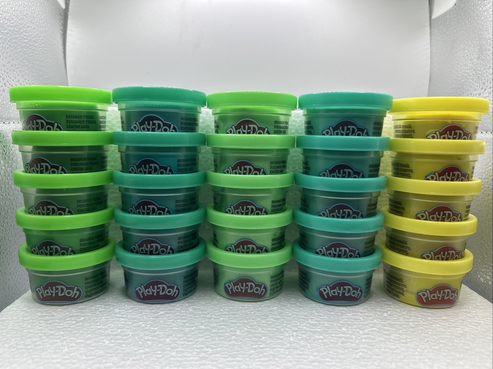 Hasbro Play-Doh (25) 1 Ounce Containers GREEN OMBRÉ MIX