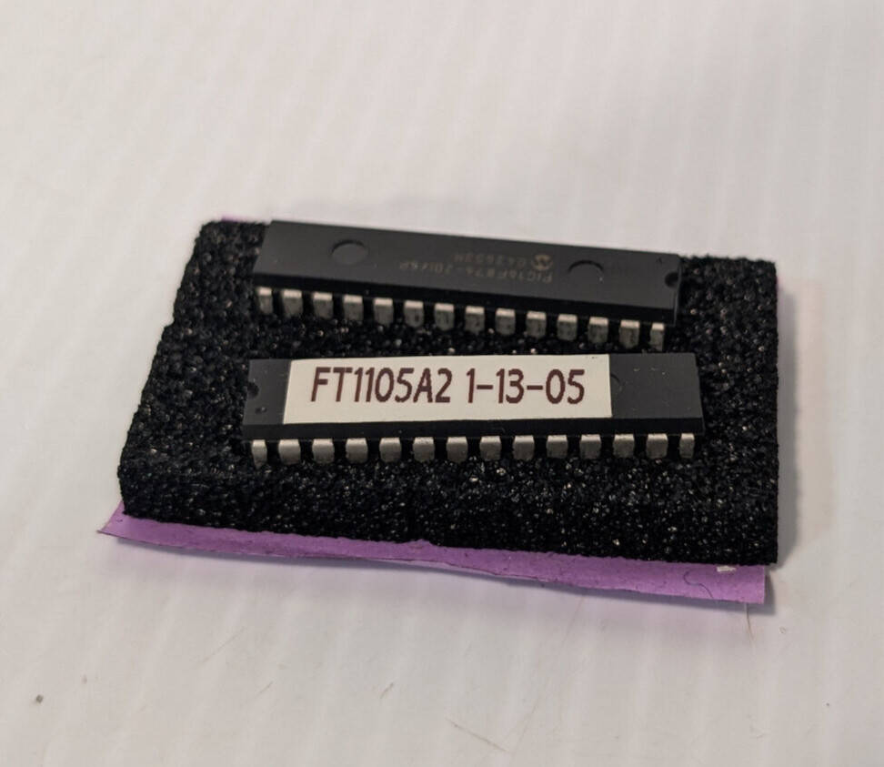 Lot of 2: Microchip Technologies PIC 16F876-20I/SP Microcontrollers 042653R