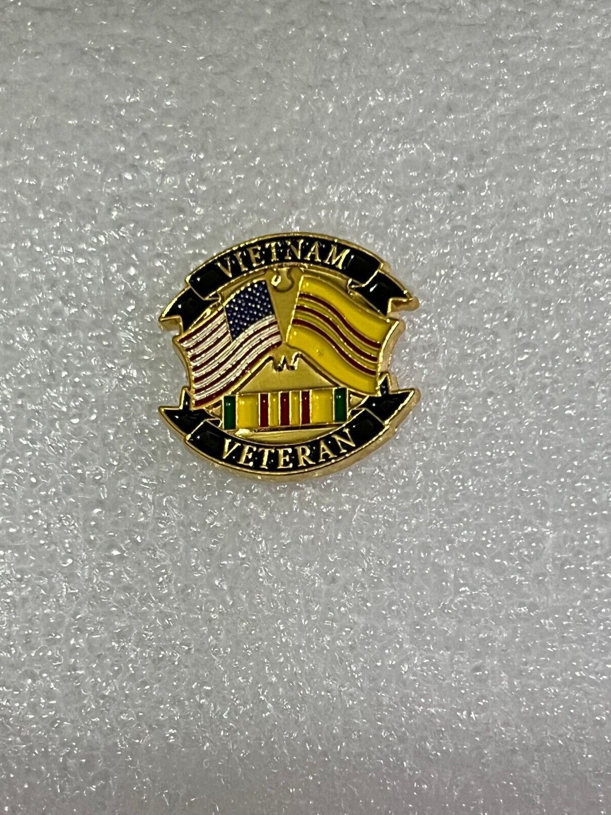 US FORCES VIETNAM VETERAN  HAT PIN MEASURING 1 INCH (EE P-14791)