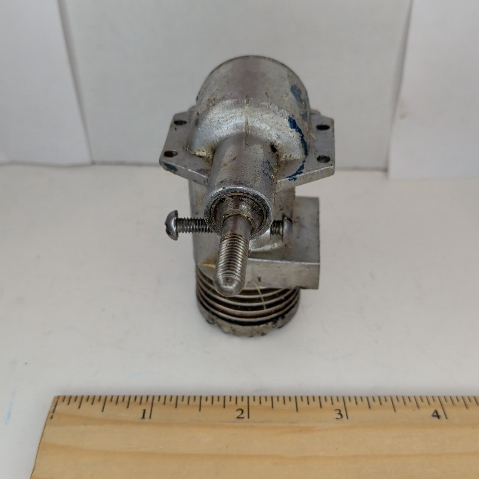 "19" Model Engine Model 4002 Untested Unbranded x2