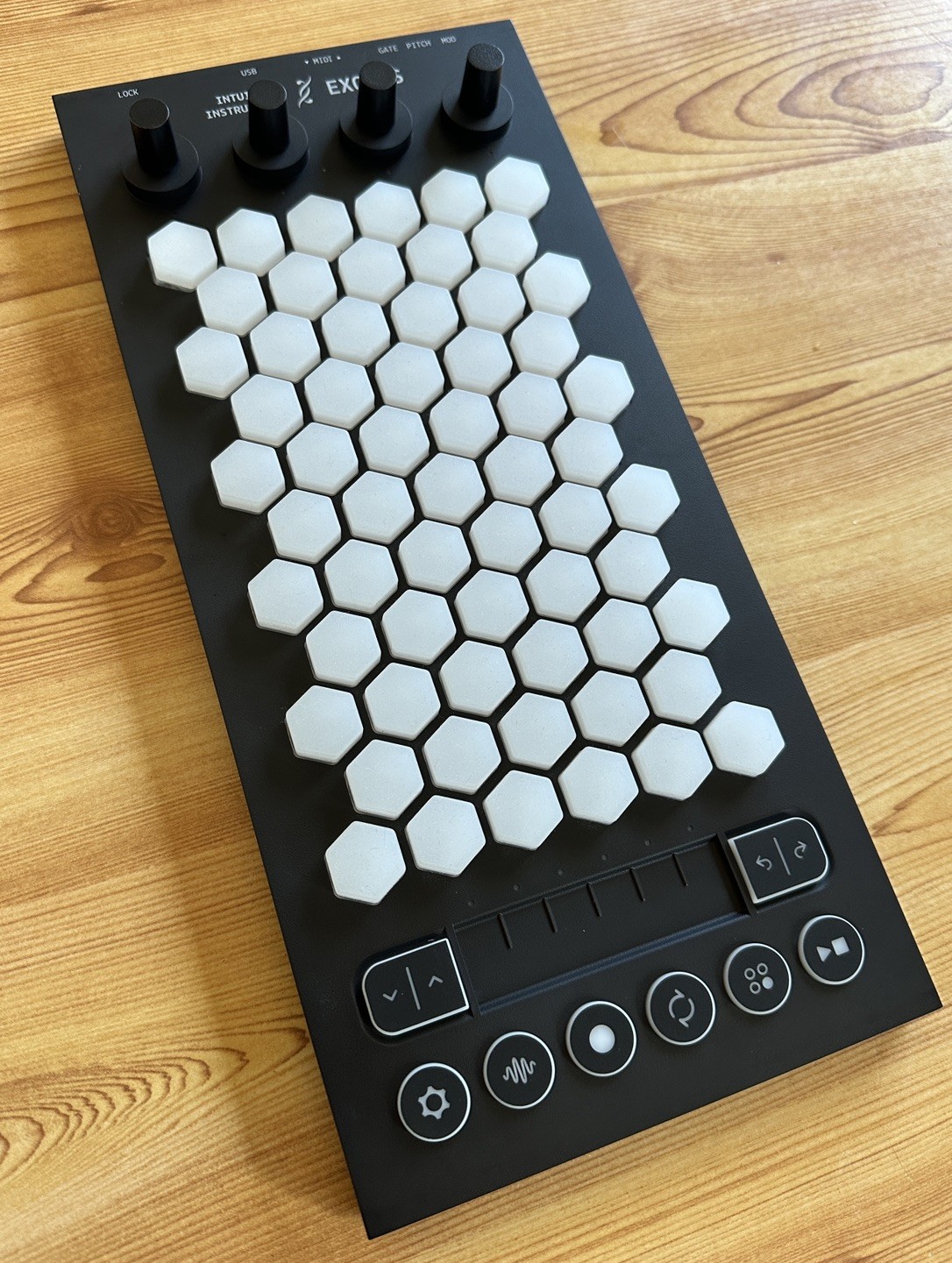 Intuitive Instruments Exquis Isomorphic MPE Controller