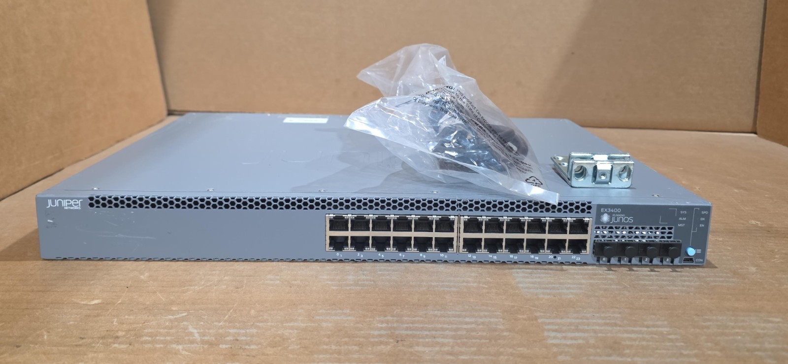 Juniper EX3400-24T 24-Port GbE + 4-Port 1/10Gb SFP+ 150W AC AFO Switch