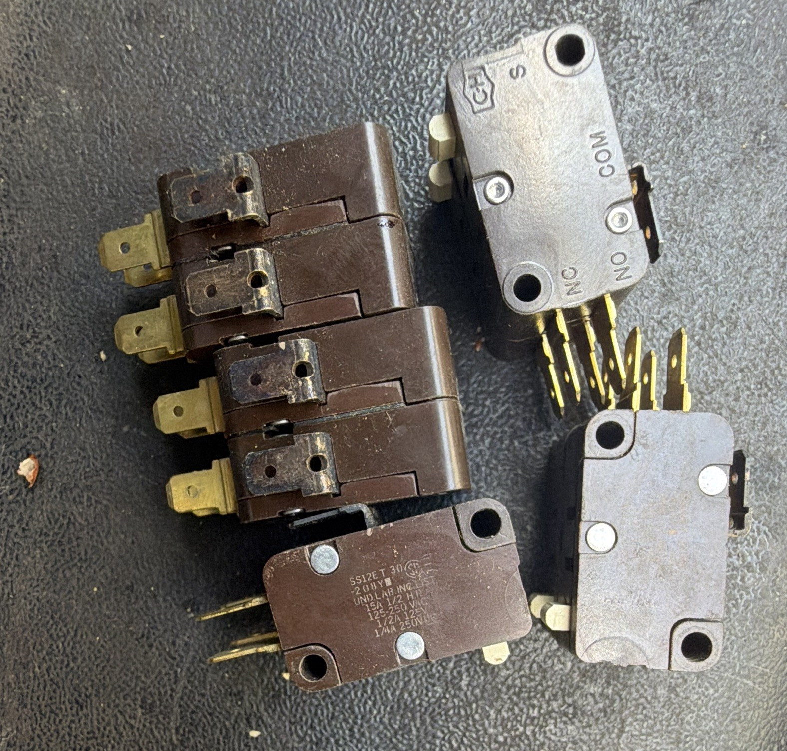 Lot of 5: C-H SS12E-T30 Microswitch 15A 125/250VAC 1/4HP