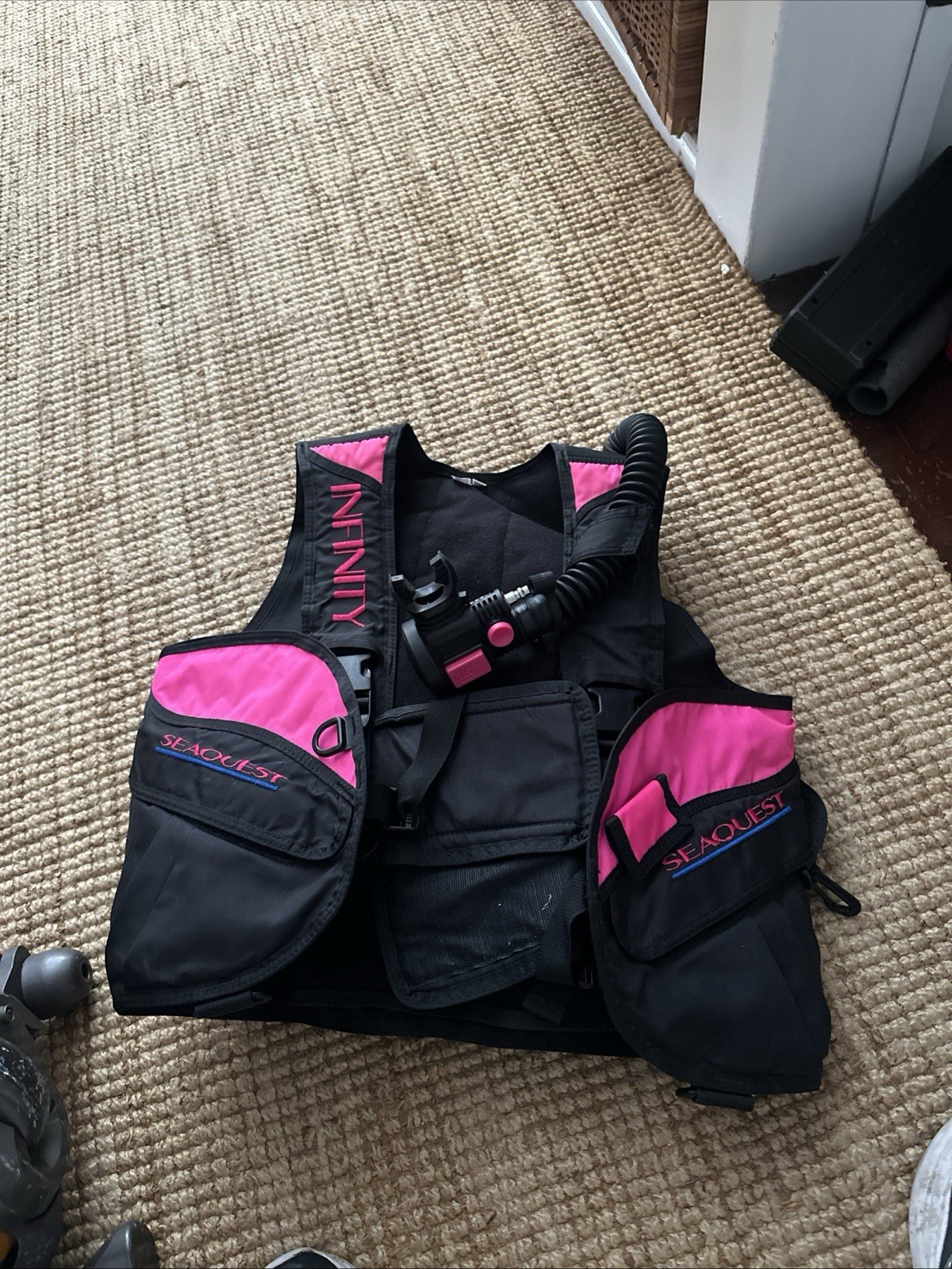 SeaQuest Infinity Buoyancy Compensator Vest~Inflator Hose Black Small UNTESTED