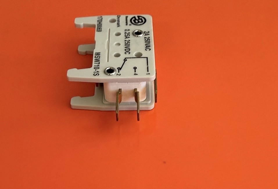Bussmann Microswitch 2A 250VAC 170H0069 MSW710-1S Qty 4