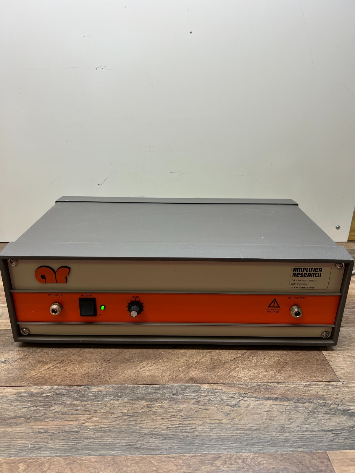 AMPLIFIER RESEARCH AR 25A250A 25W 10khz-250mhz RF Power Amplifier