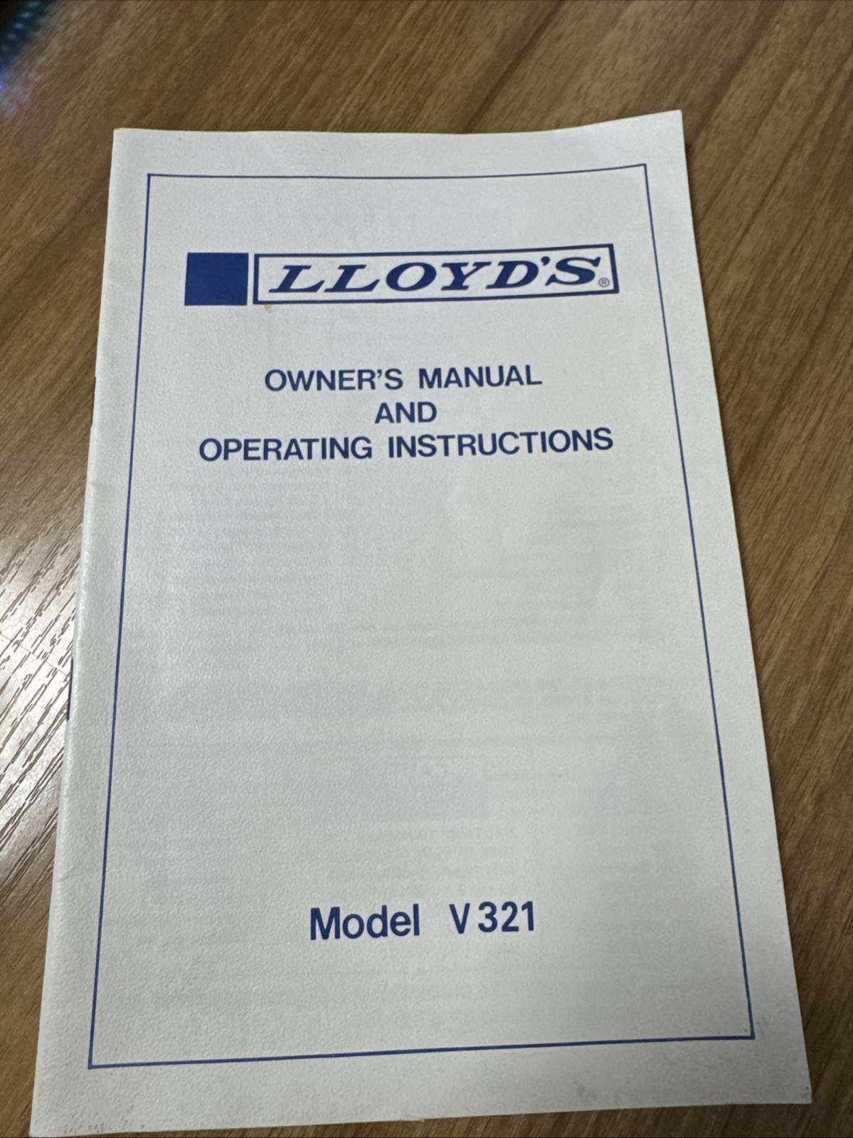 Lloyd's Model Model V321 Portable  Cass/8-track owners Manual 03704