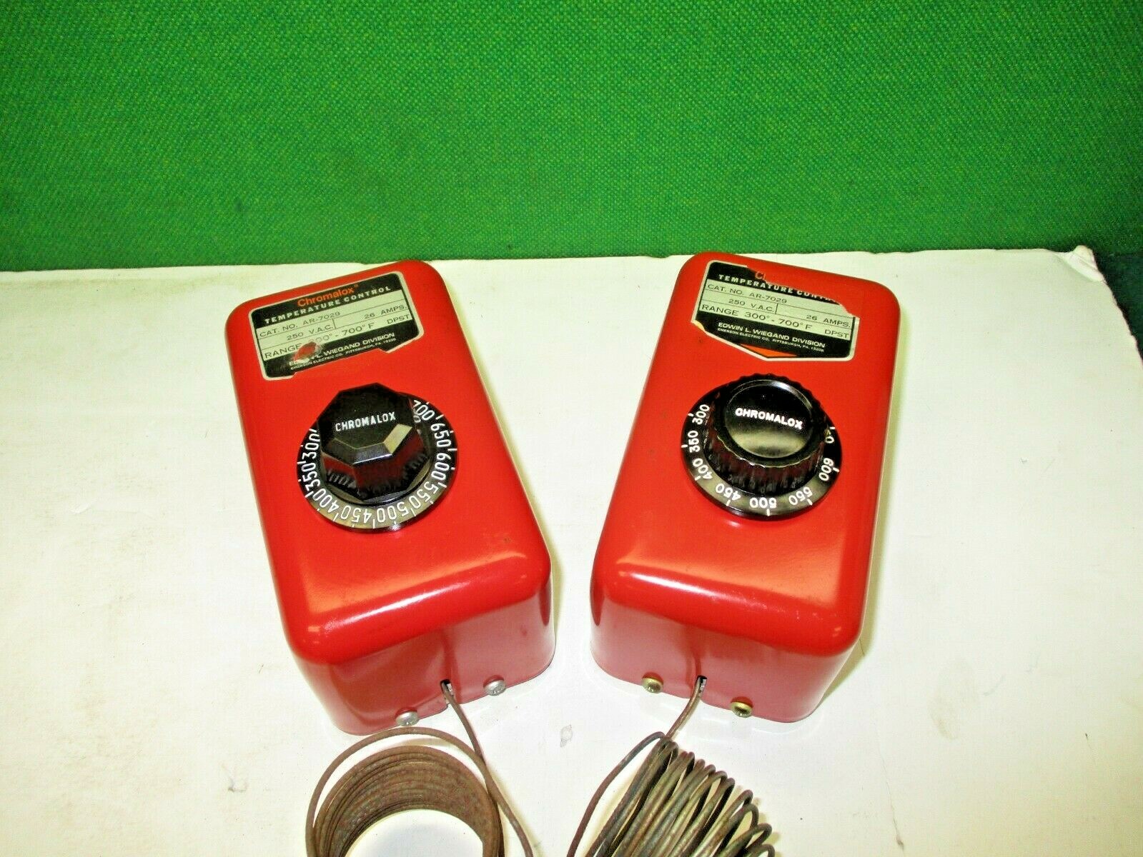 (1) CHROMALOX AR-7029 THERMOSTAT WITH PILOT LIGHT AR7029