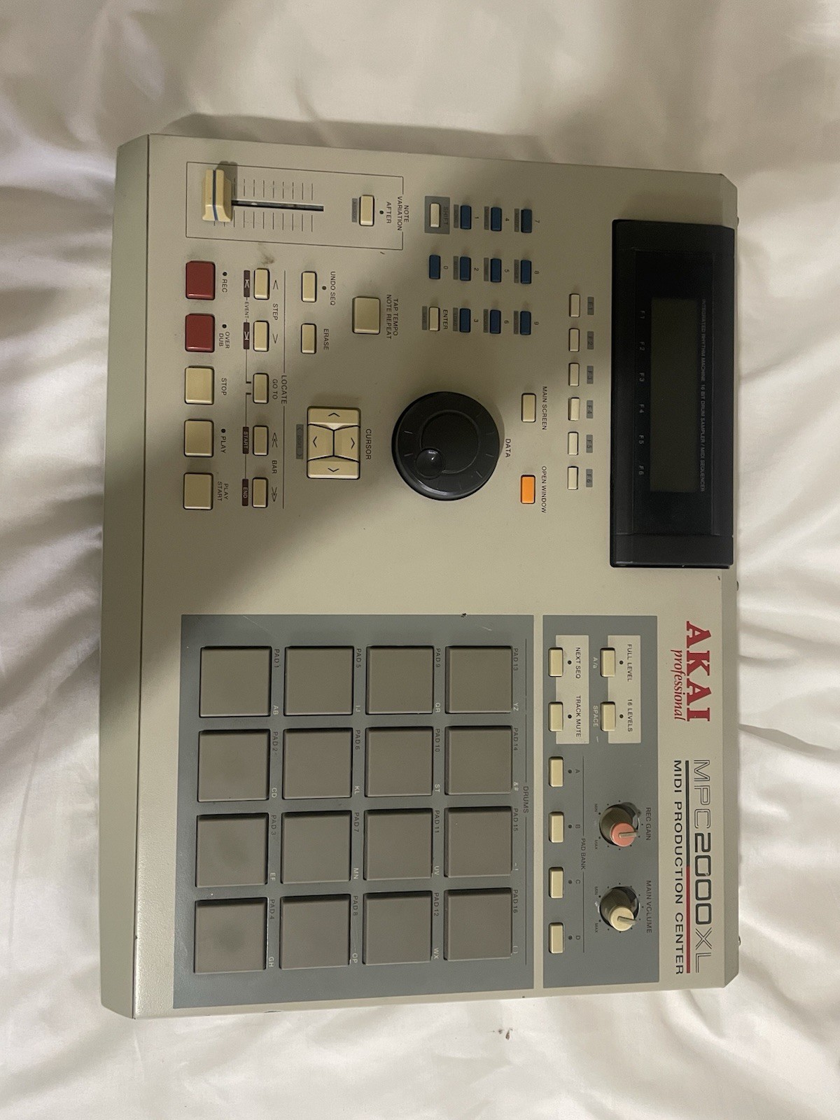 Akai MPC 2000XL