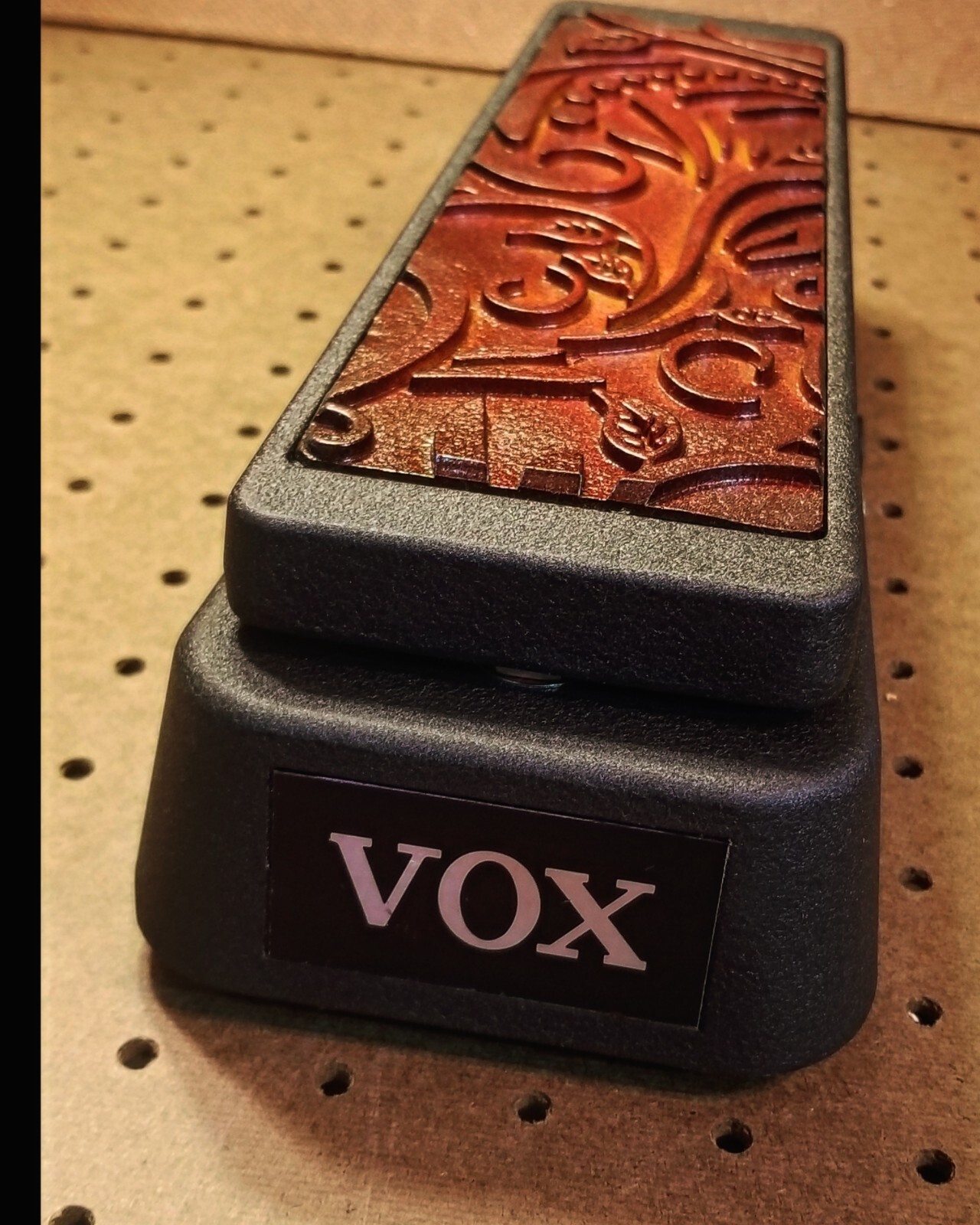 "SUPER ITALIA V2 BLACK" improved italia wah evolution. insanely vocal & organic