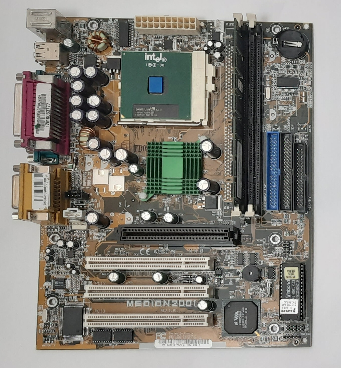 Medion 2001 / ASUS CUV4X-CM Socket 370 Retro Motherboard + Pentium 933MHz + 256MB