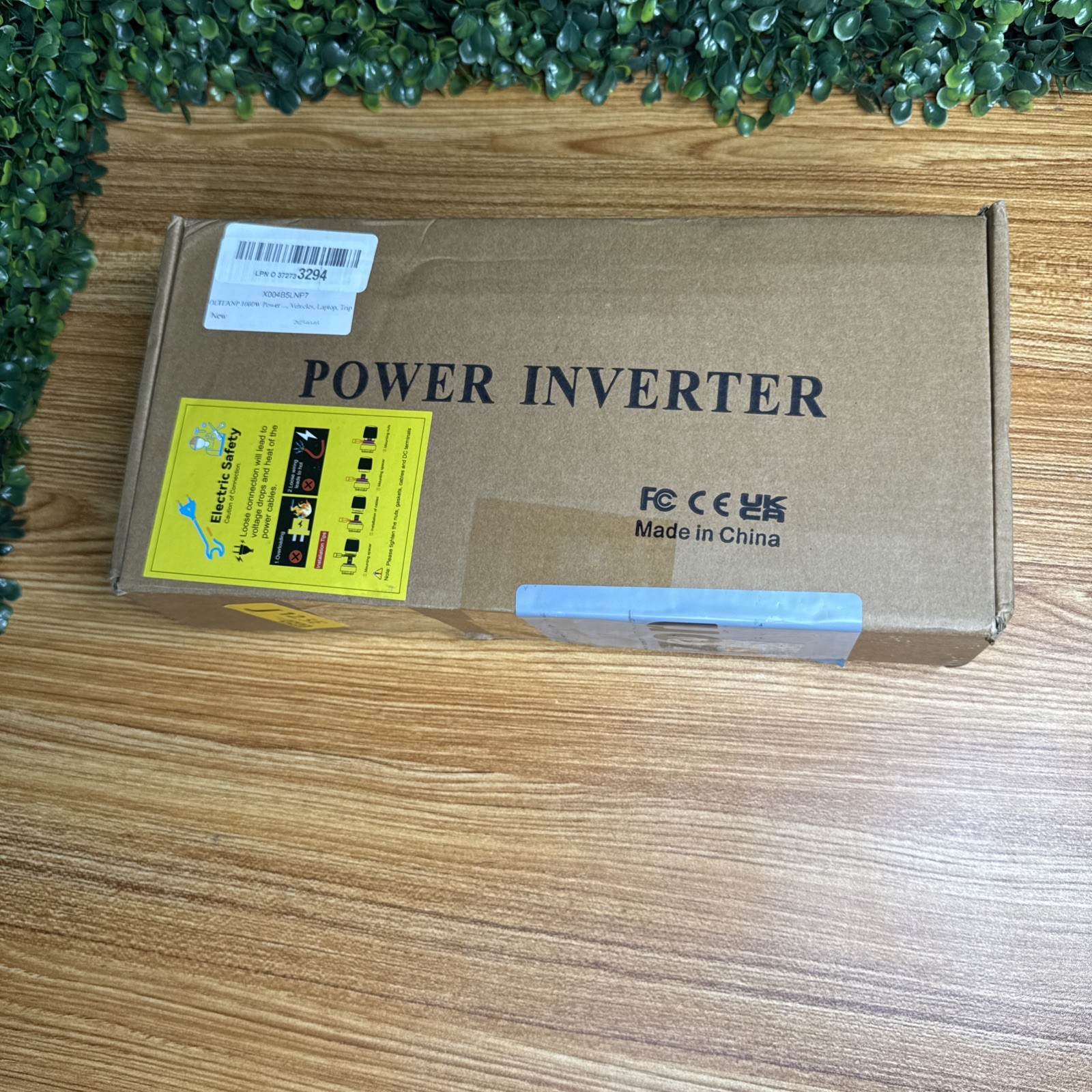 Power Inverter with LCD Screen Display, 2 AC Outlets, 36W Type-C Port, 1000W