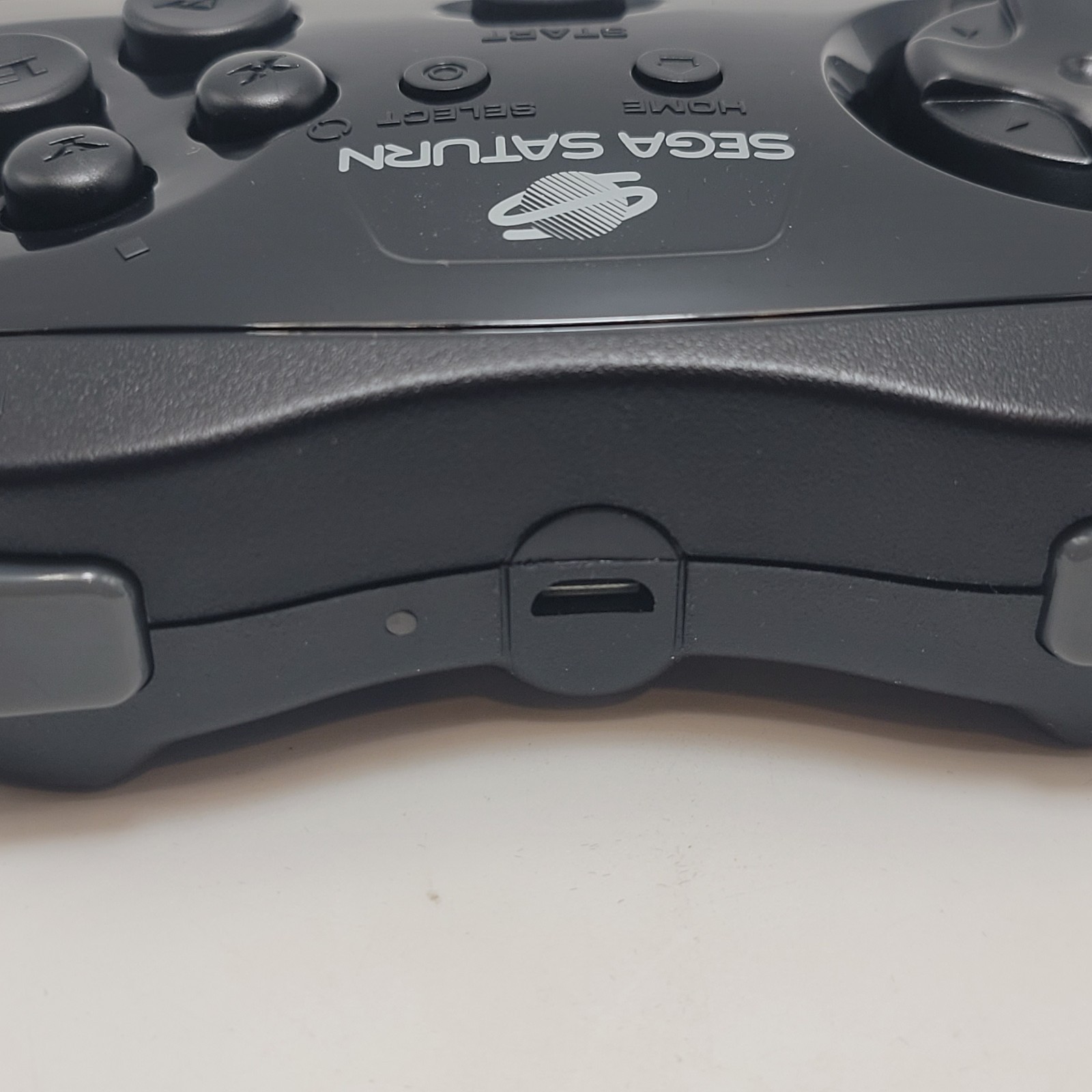 Retro-Bit 2.4GHz V2 Wireless Controller 8-Button Sega Saturn, Genesis Mini Black