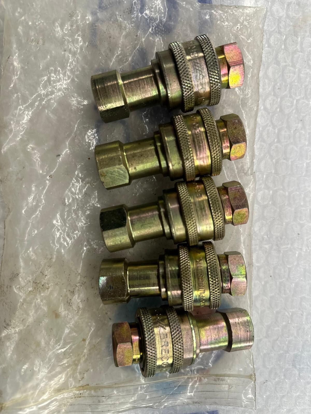 BRECO COUPLING 3/8 FPT  DOUBLE/ 2-WAY SHUT OFF. 3DSF3-S (LOT OF 5)