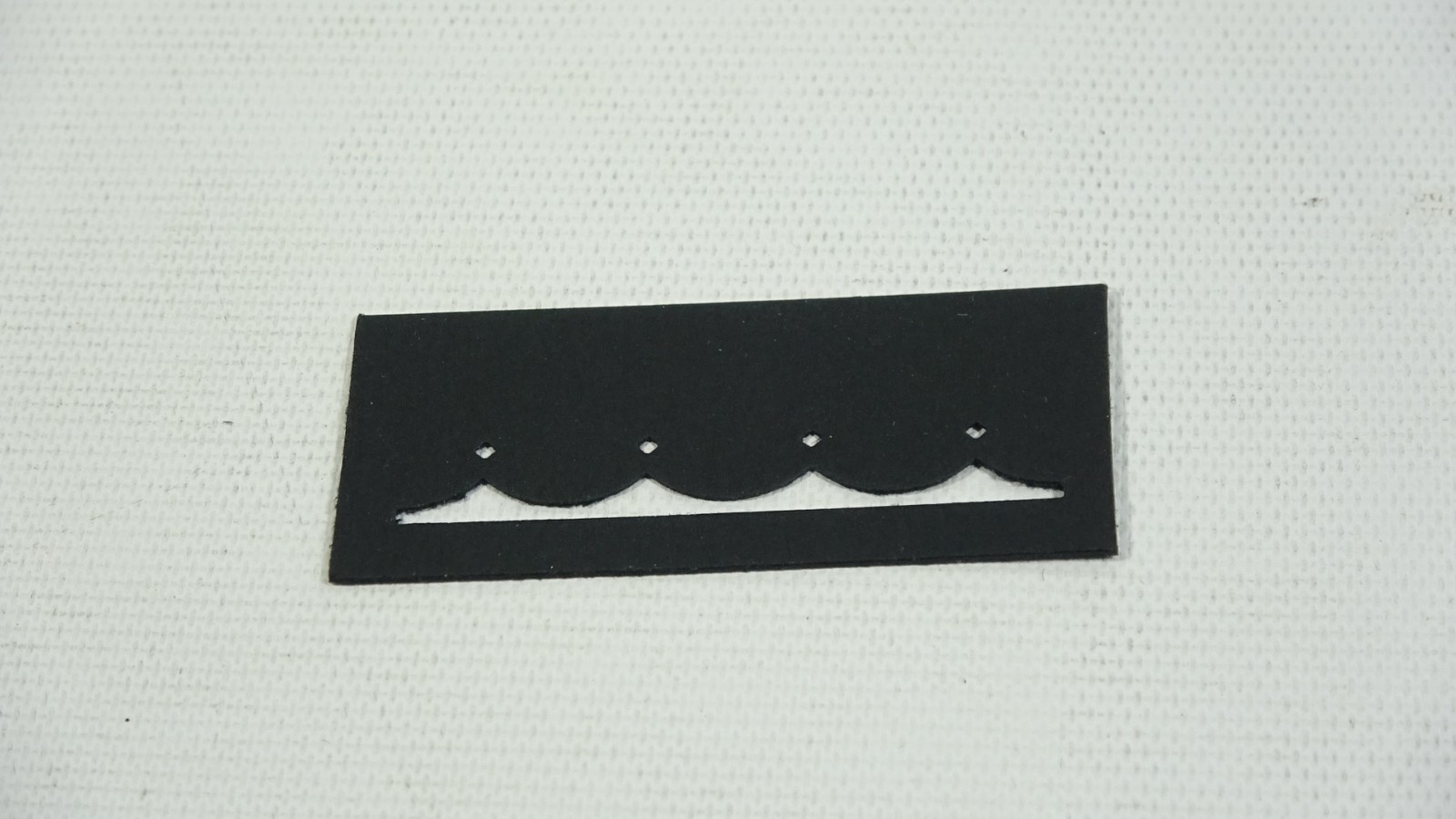 Ek Success Border Edge Locking Paper Punch - Scallops With Dot