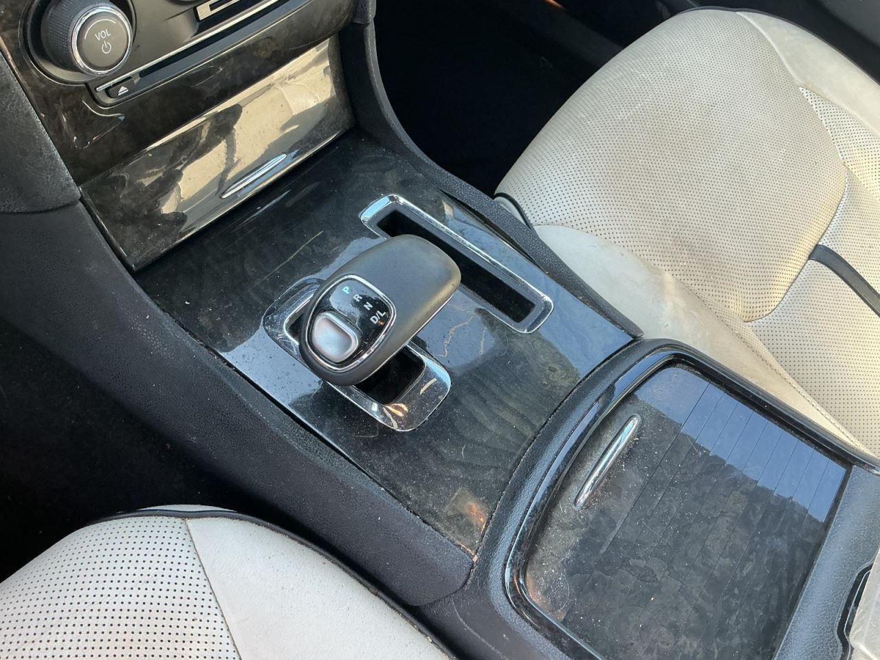 300 2013 Glove Box 5018752