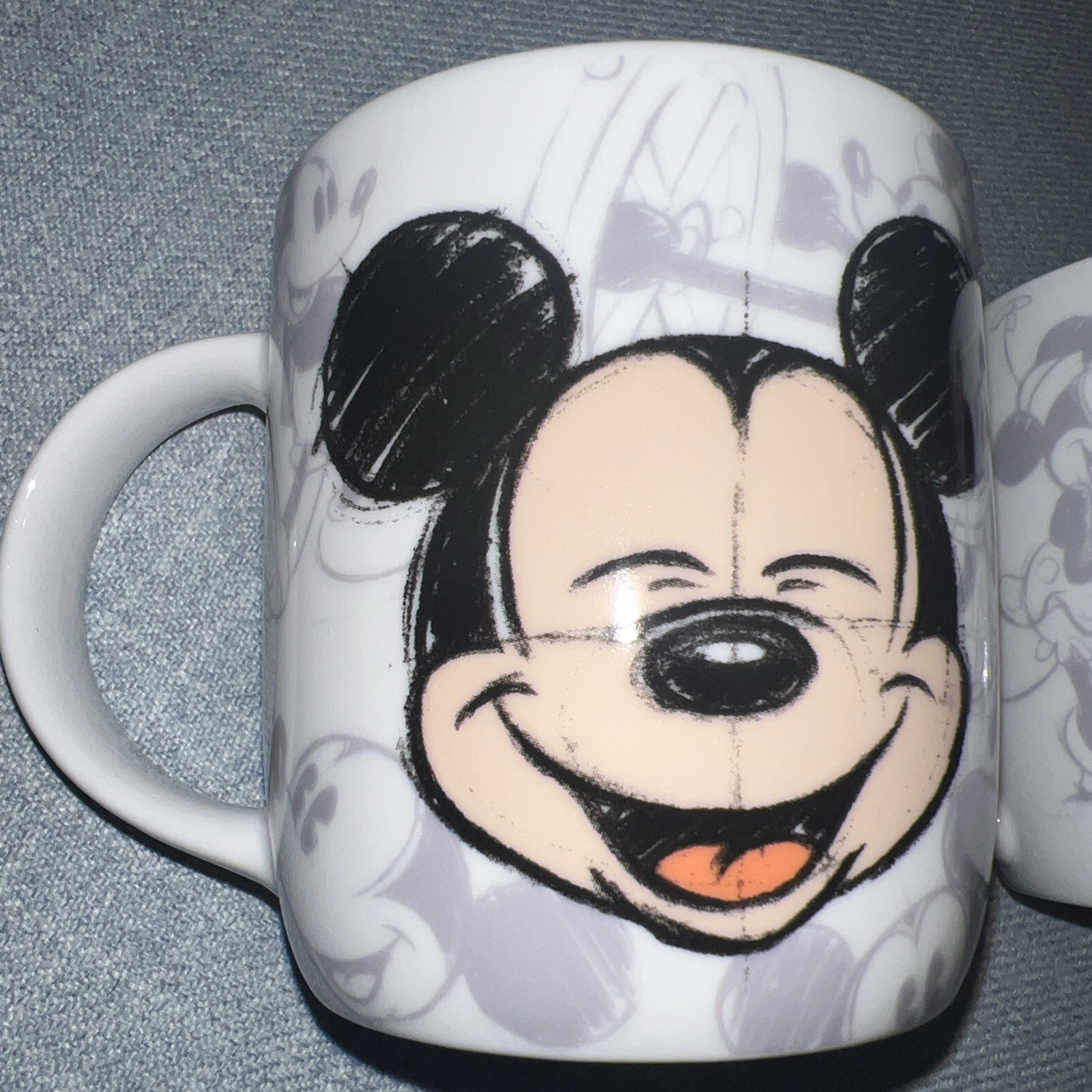 disney 2 pack mugs hot topic mickey & minnie - EUC