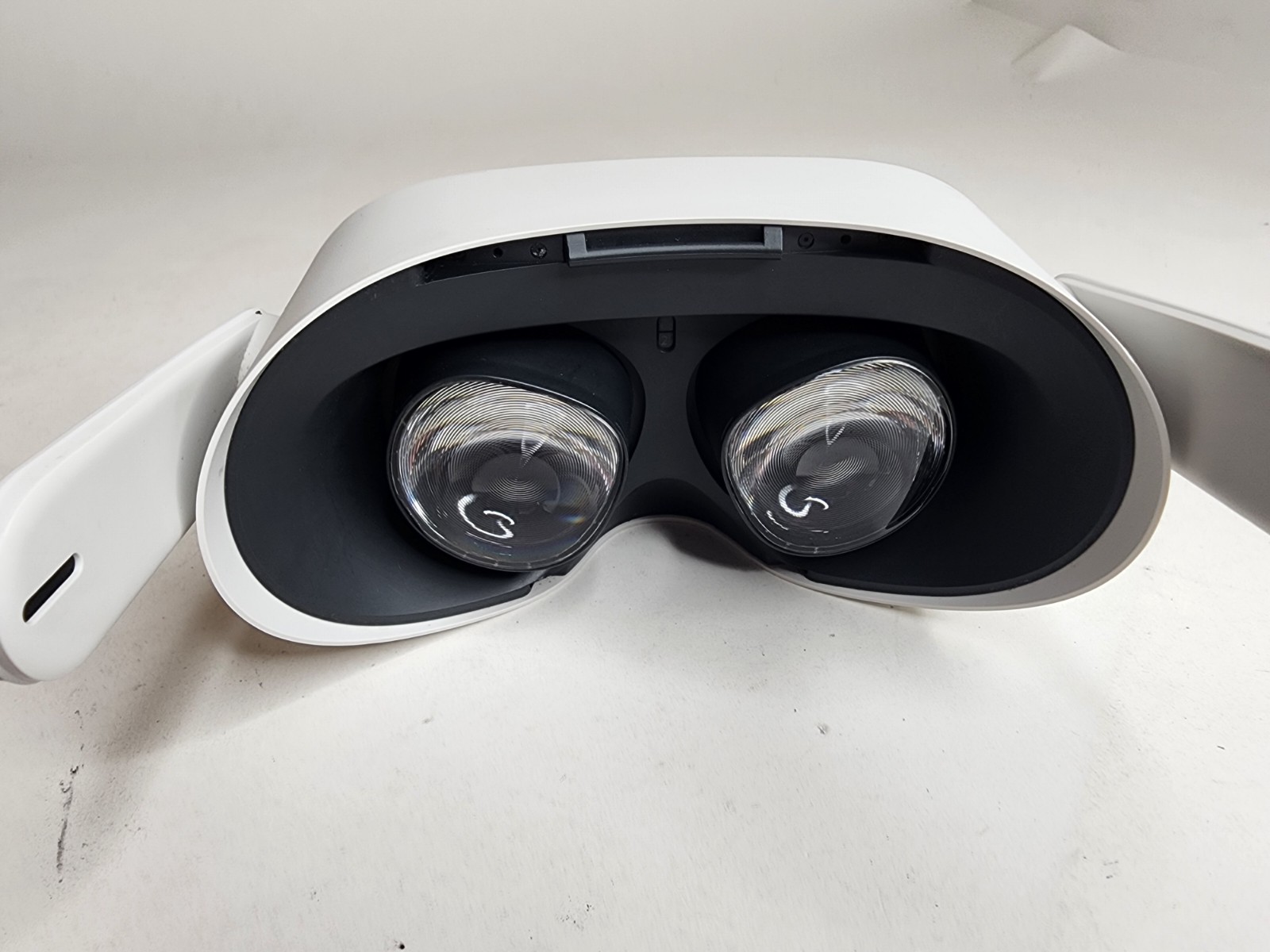 Meta Oculus Quest 2 128gb Standalone VR Headset Only *Dead Pixel*
